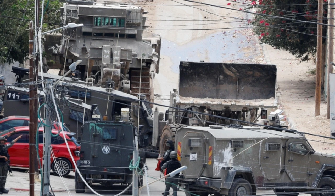 Tropas israelíes asaltan varias zonas de Cisjordania ocupada.