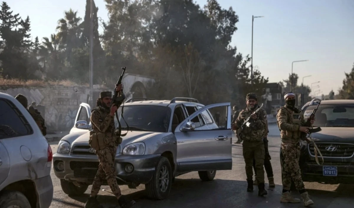 Terroristas armados disparan en la ciudad de Alepo (Foto: AFP)