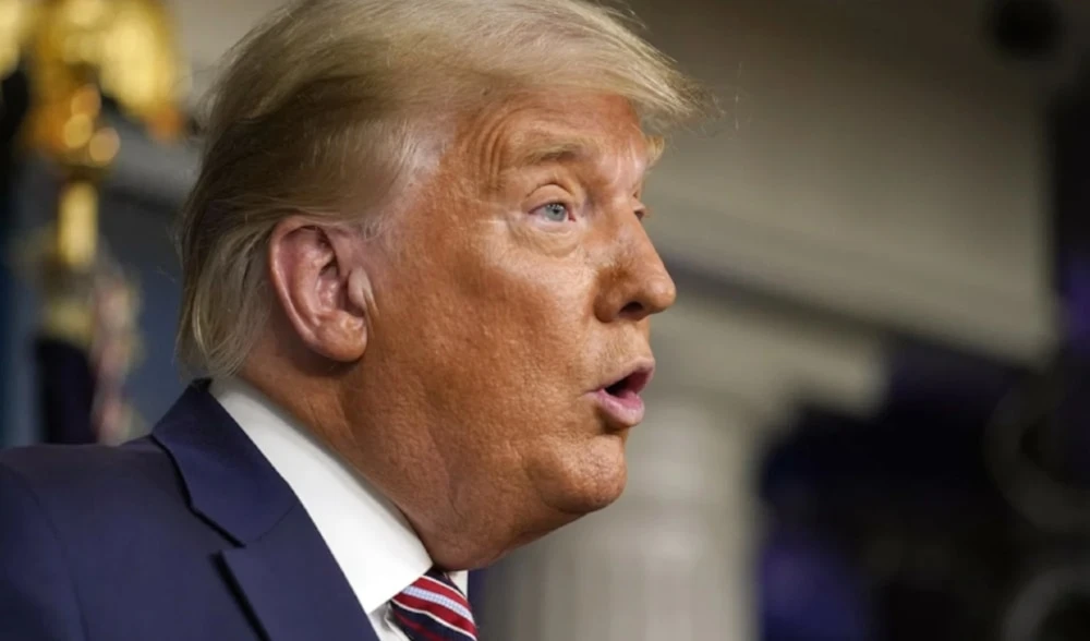 Trump amenaza a los BRICS con aranceles si continúan desdolarización