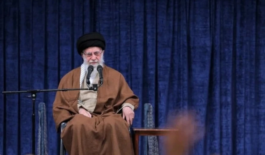Sayyed Khamenei aseguró que lo ocurrido en Siria proporciona lecciones, incluidas las de ignorar al contrario que actuó rápida y repentinamente.