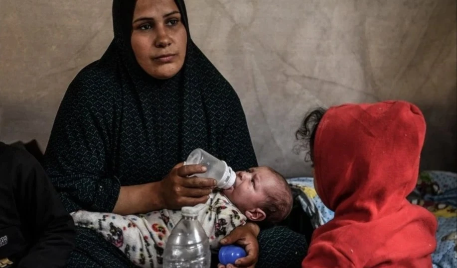 Miles de embarazadas sufren crisis humanitaria en Gaza