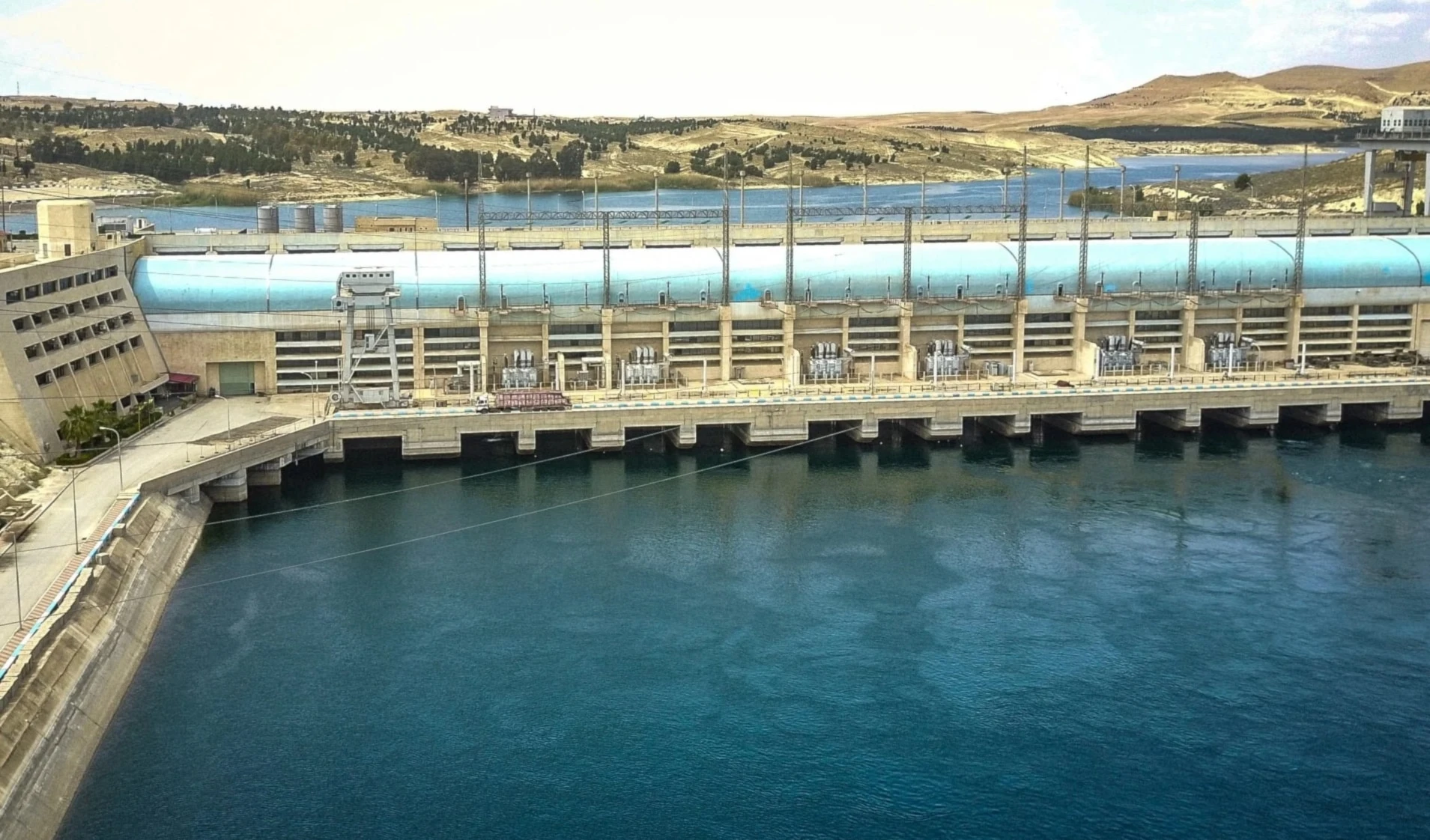 Presa de Tishreen, en Manbij, gobernación de Alepo. Presa de Tishreen, en Manbij, gobernación de Alepo.