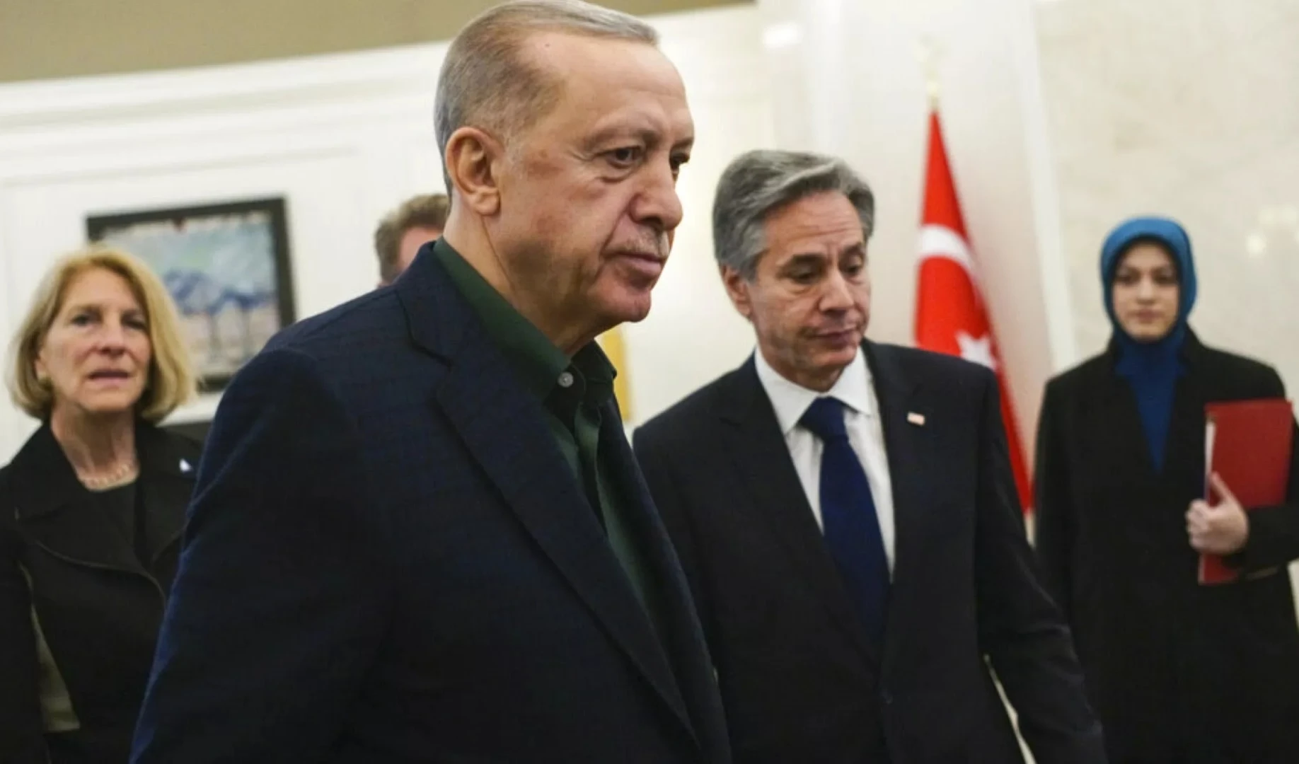 Antony Blinken y Recep Tayyip Erdogan analizaron la transición política de Siria. (Foto: AP)