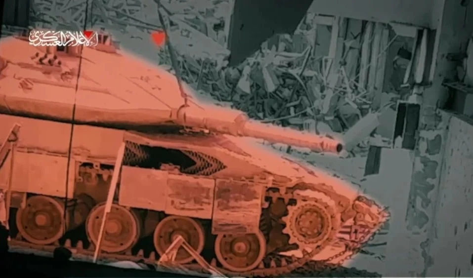 Tanque israelí destruido en el campamento de jabalia, al norte de la Franja de Gaza.