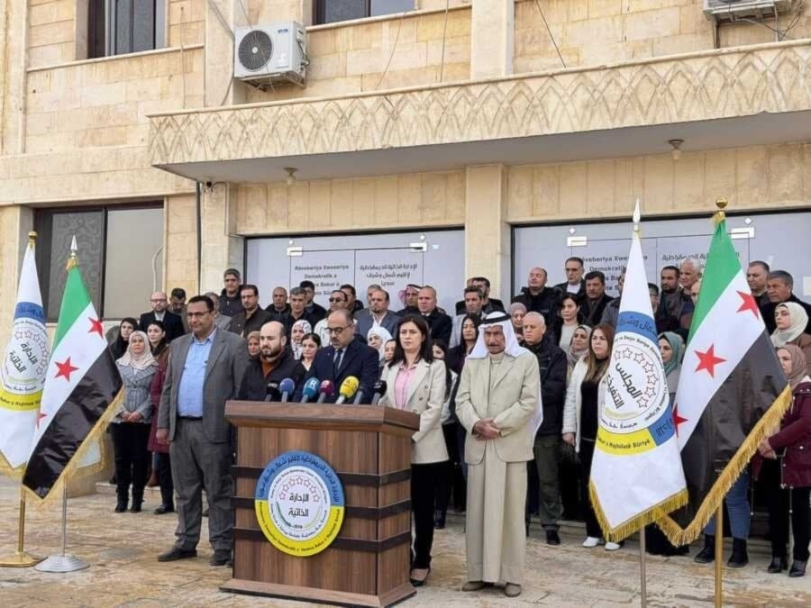 Representantes  de la llamada Administración Autónoma Democrática en Siria.