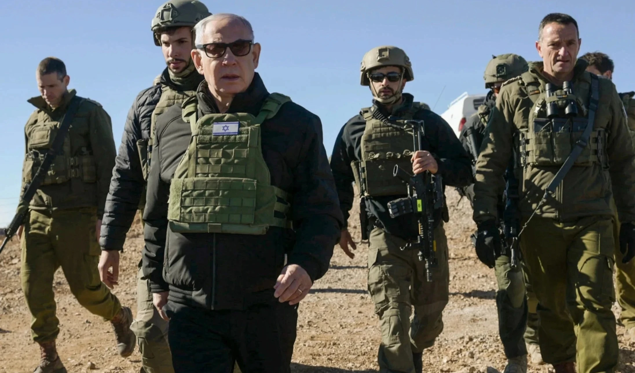 Netanyahu recorrió el martes la cima del Monte Hermón, territorio sirio que ocupó ilegalmente "Israel" después de la caida del gobierno de Basshar Al Assad. Netanyahu recorrió el martes la cima del Monte Hermón, territorio sirio que ocupó ilegalmente "Israel" después de la caida del gobierno de Basshar Al Assad.