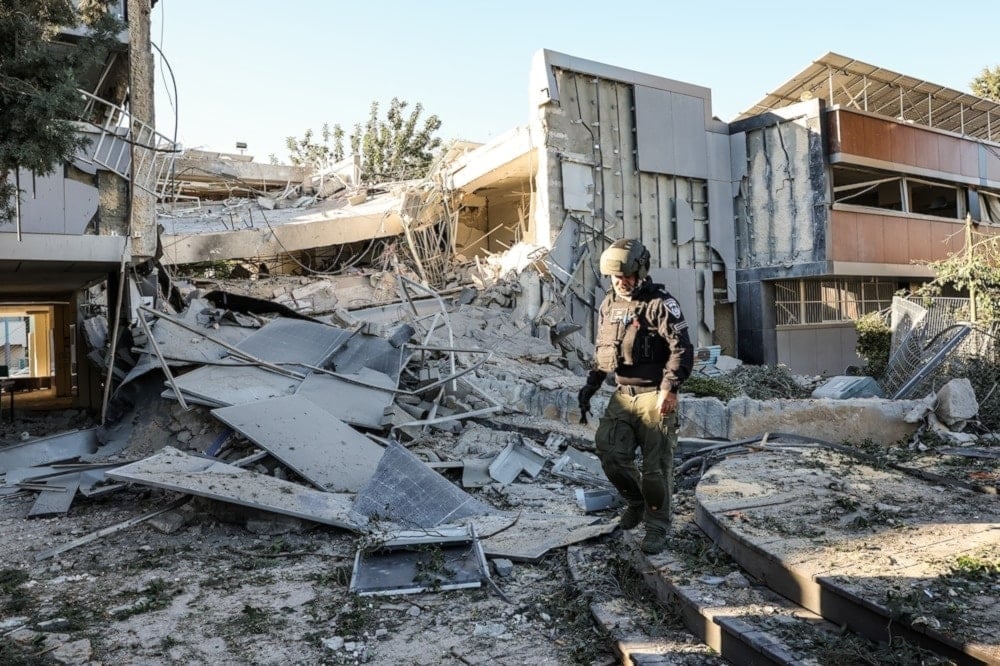 Uno de los misiles yemenitas impactó en un edificio escolar al centro de la ciudad de Jaffa ocupada. 