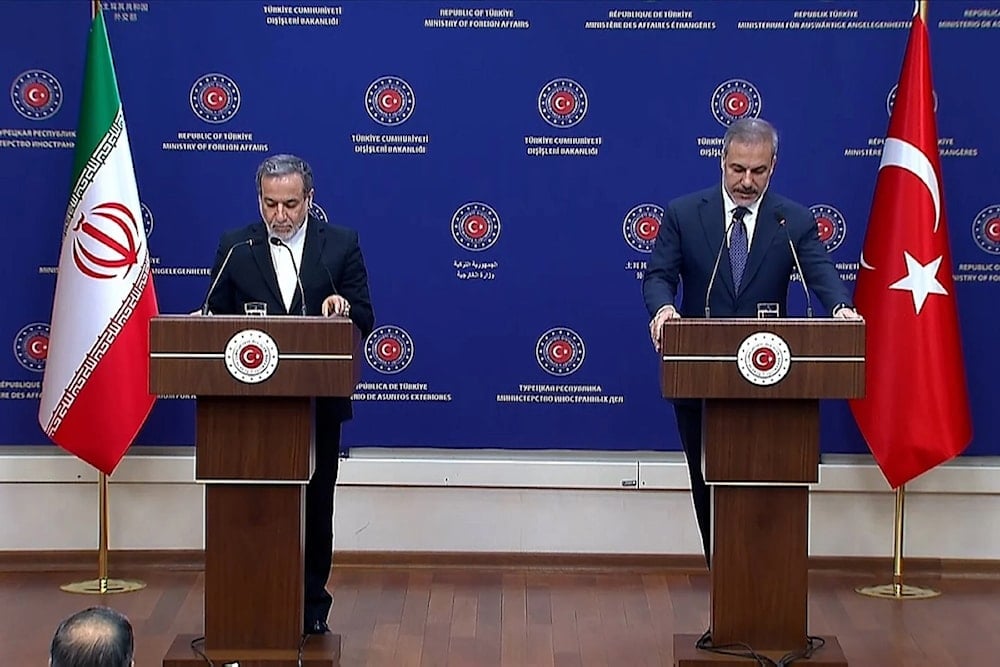 Rueda de prensa conjunta entre el canciller de Irán, Abbas Araghchi, y su homólogo de Turquía, Hakan Fidan, en Ankara.