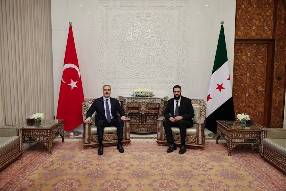 El jefe del Departamento de Operaciones Militares en Siria, Ahmed Al-Sharaa (Al-Golani), recibió al ministro de Asuntos Exteriores de Turquía, Hakan Fidan.