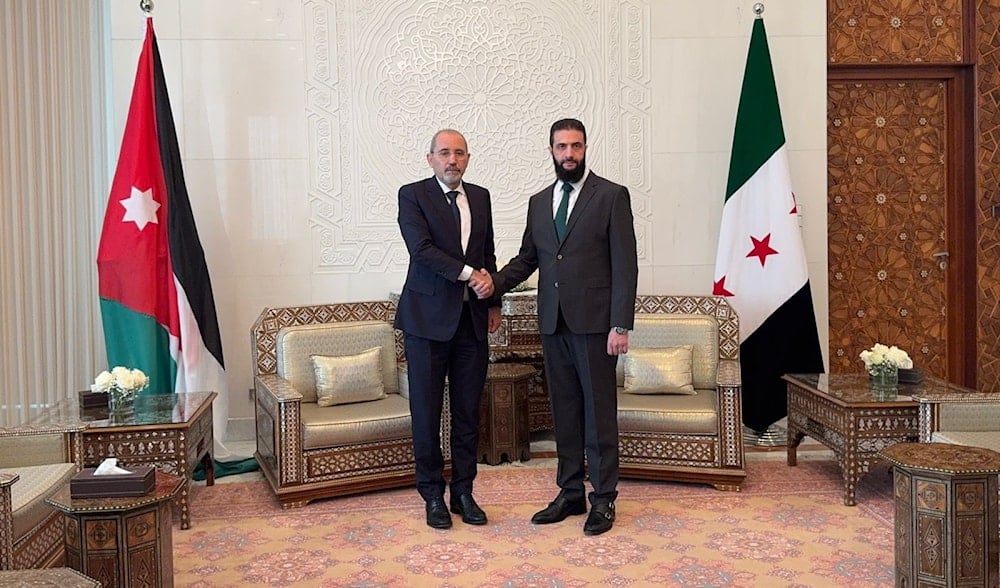 El jefe del nuevo Departamento de Operaciones Siria, Ahmed Al-Sharaa (Al-Golani) recibió en Damasco al viceprimer ministro y titular de Asuntos Exteriores de Jordania, Ayman Al-Safadi. 