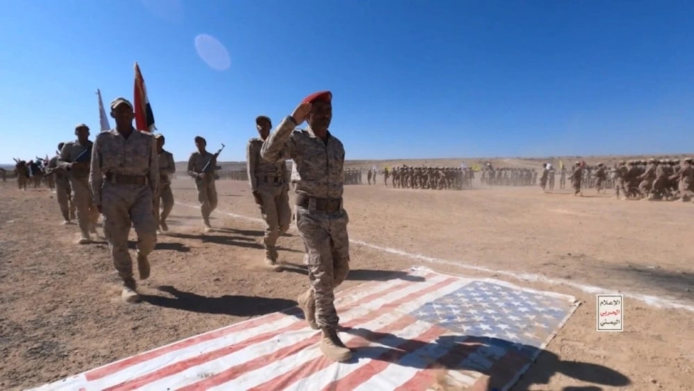 Ceremonia militar de graduación de soldados y oficiales yemenitas.