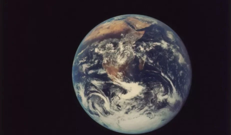 El polo norte magnético cambia de posición. Foto: Unsplash.