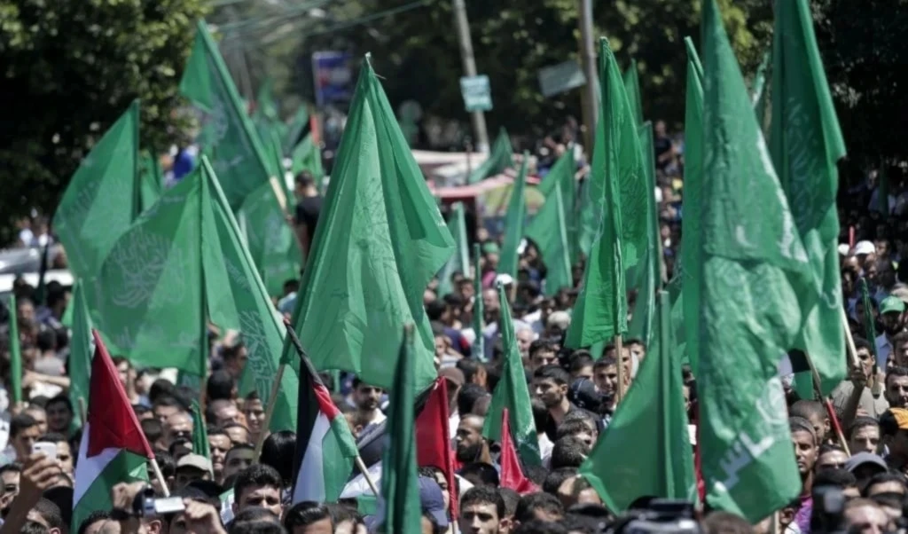 Hamas enfatizó su voluntad de mostrar flexibilidad y describió las negociaciones en curso mediadas por Qatar y Egipto como serias y en progreso. Hamas enfatizó su voluntad de mostrar flexibilidad y describió las negociaciones en curso mediadas por Qatar y Egipto como serias y en progreso.