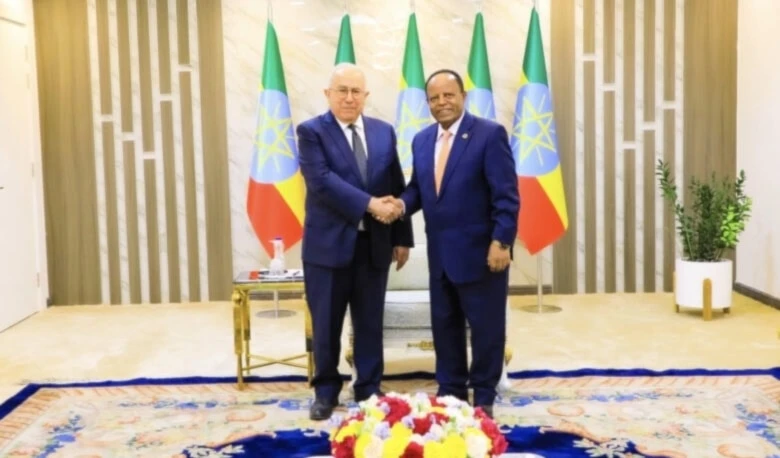 El presidente de Etiopía, Taiye Askei Selassie, recibe al el enviado de la ONU para Sudán, Ramtane Lamamra.