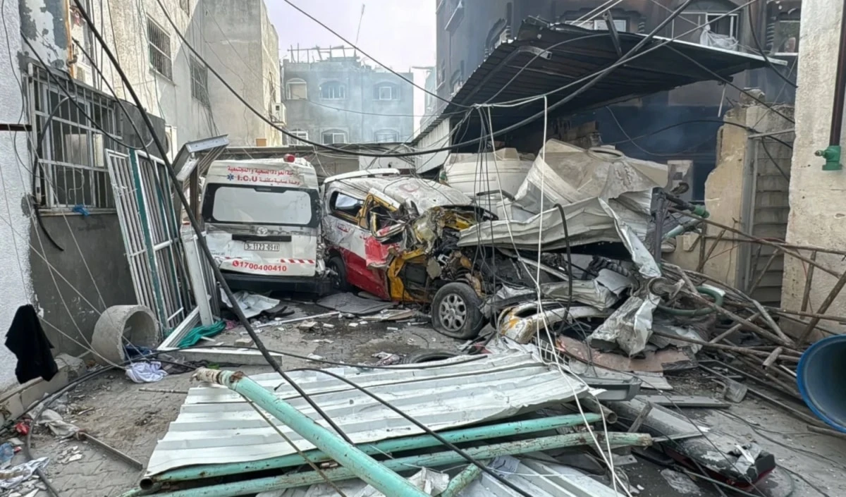 Efectos de los ataques israelíes en las inmediaciones del hospital Kamal Adwan, al norte de la Franja de Gaza.