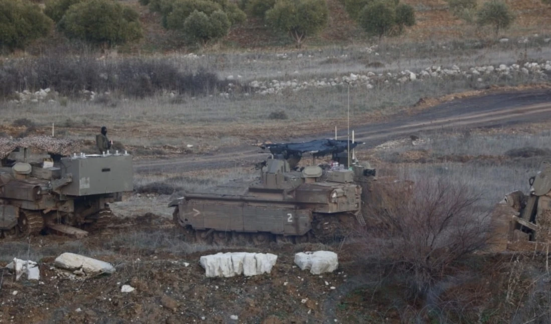 Fuerzas israelíes en la frontera con Siria. Fuerzas israelíes en la frontera con Siria.