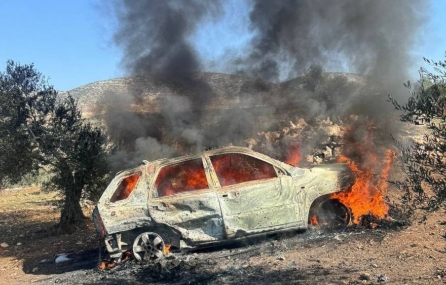 Auto palestino atacado por el ejército israelí al noreste de Cisjordania.