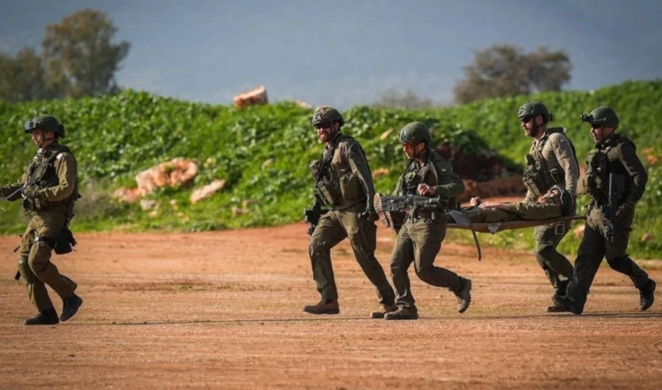 Ejército israelí reconoce muerte de un oficial y nueve heridos en Gaza