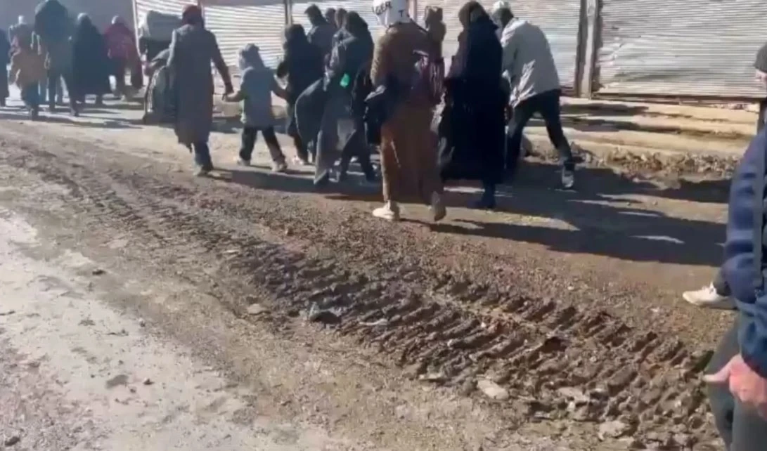 Sirios retenidos por grupos armados en sureste de Alepo. Sirios retenidos por grupos armados en sureste de Alepo.