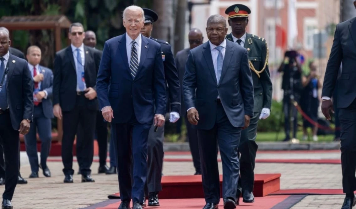 Presidente Biden promete mil millones de dólares en ayuda a África. Presidente Biden promete mil millones de dólares en ayuda a África.