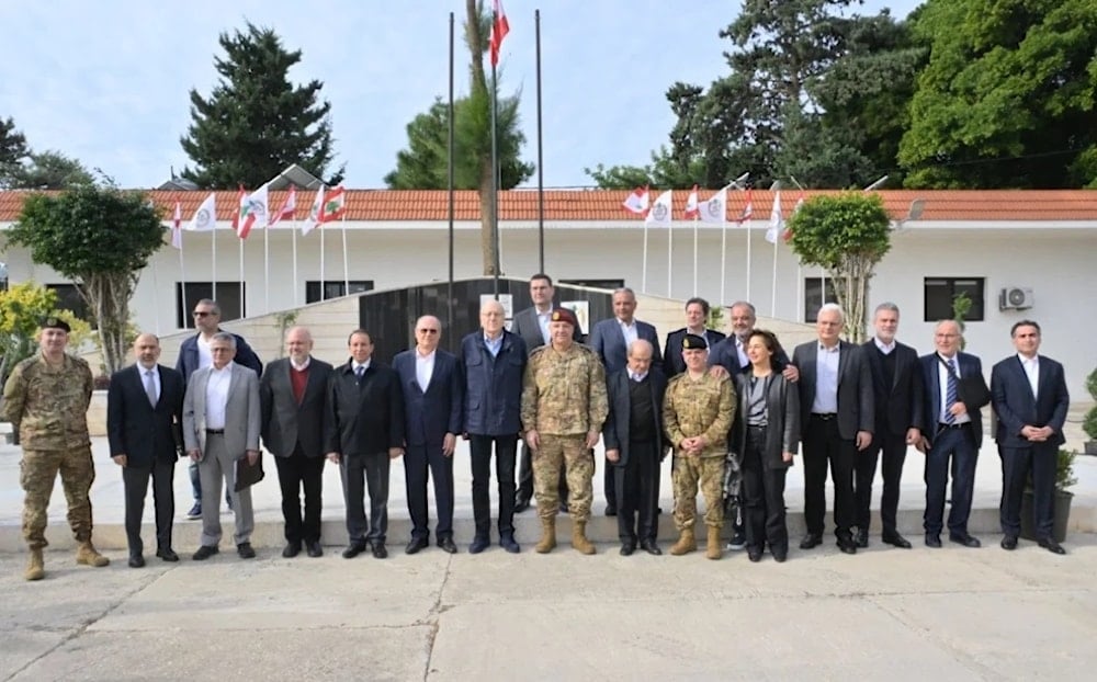 Reunión del gabinete libanés y el representantes del ejército en la ciudad de Tiro.