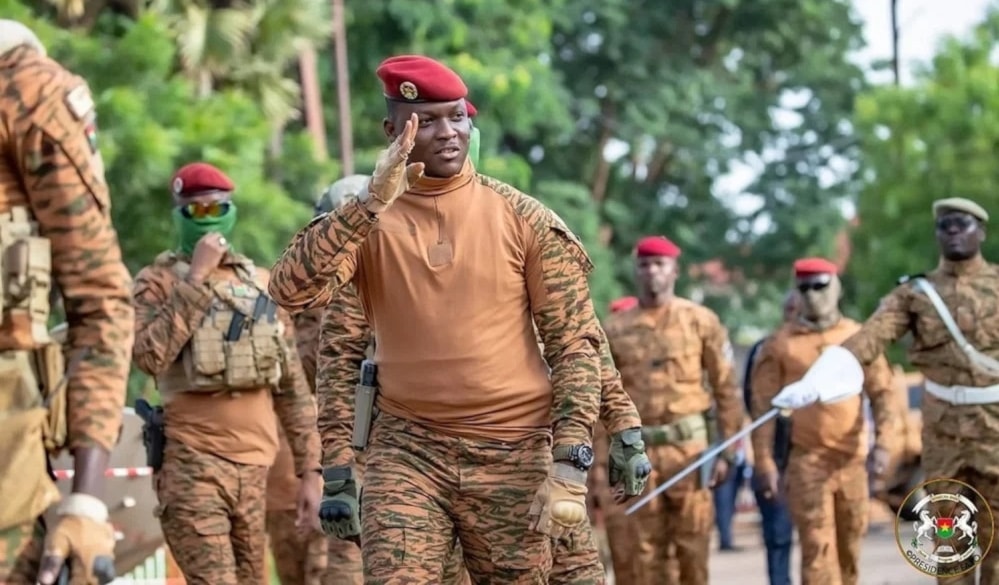 Junta militar de Burkina Faso disuelve gobierno y quita al presidente