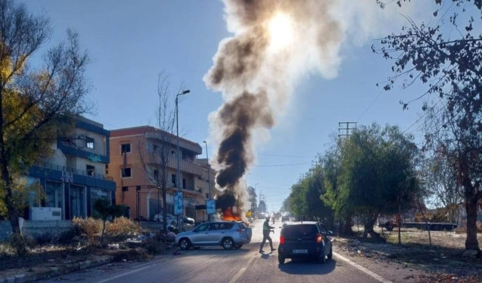 El ataque impactó un vehículo en Bint Jbeil, en el sur libanés. (Foto: Redes Sociales)