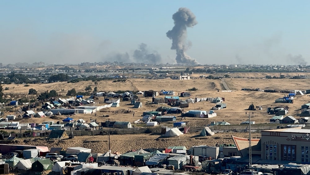 Aviación israelí asesina a un centenar de palestinos en Rafah.