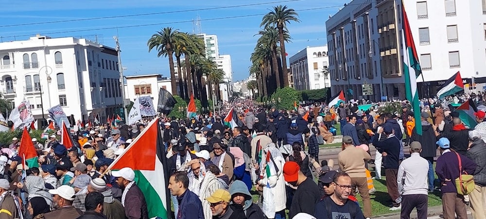 Manifestantes en Rabat, Marruecos rechazan normalización y expresan solidaridad con Gaza