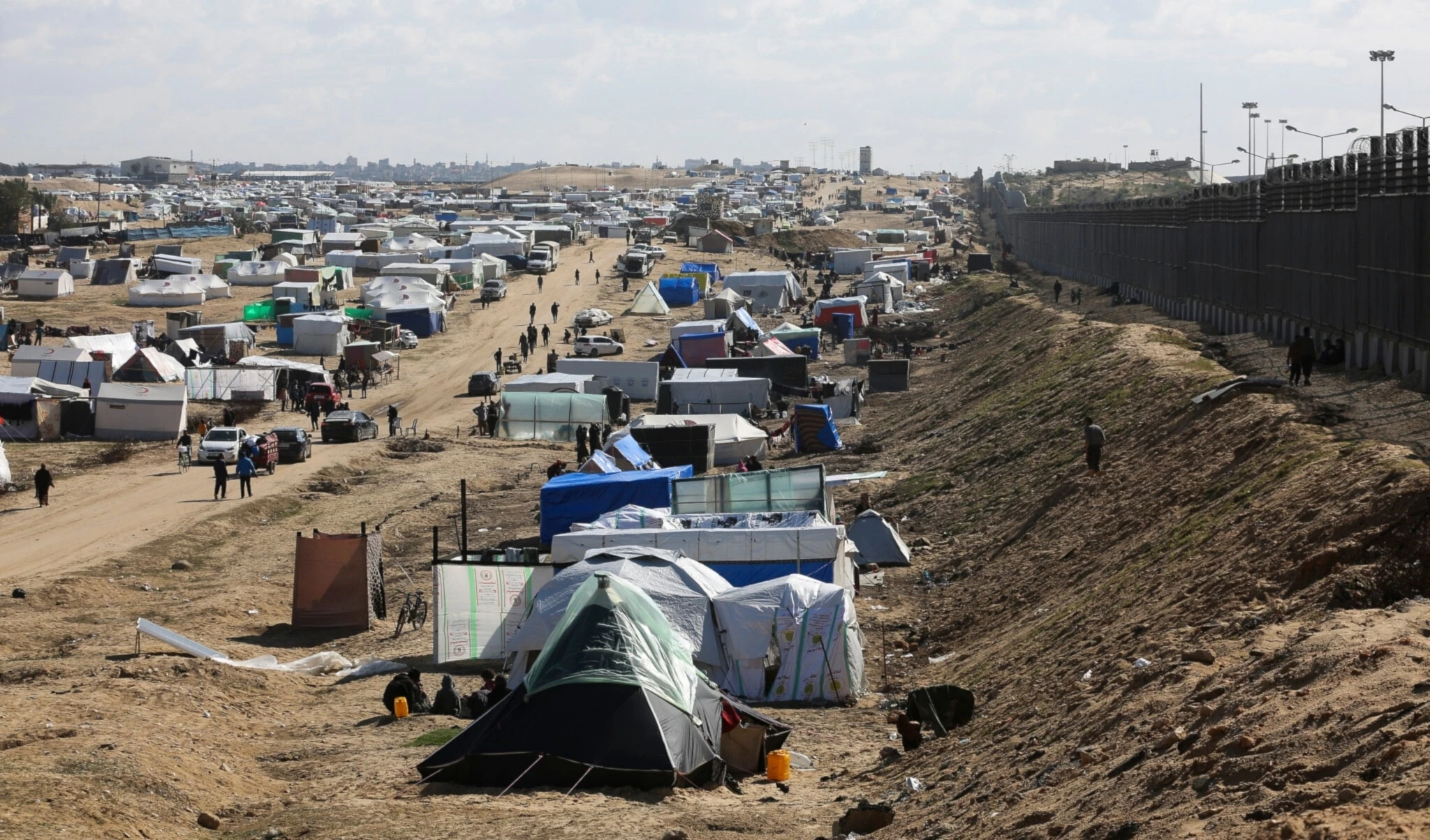Cazas de campaña de palestinos desplazados en Rafah.