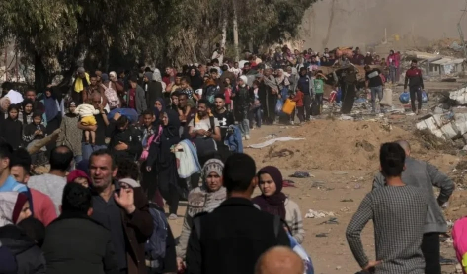 Los israelíes obligaron a los residentes de los barrios de Al-Zaytoun y Al-Turkman dirigirse a la localidad de Al-Mawassi, al sur de Gaza.