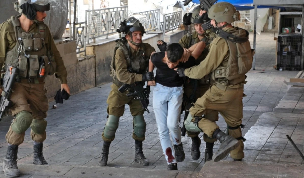 Desde el 7 de octubre pasado, son siete mil 150 los palestinos detenidos en Cisjordania. Desde el 7 de octubre pasado, son siete mil 150 los palestinos detenidos en Cisjordania.