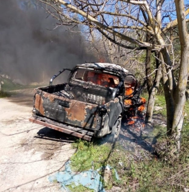 Dron de ejército sirio impacta en una camioneta del grupo Hay'at Tahrir al-Sham.