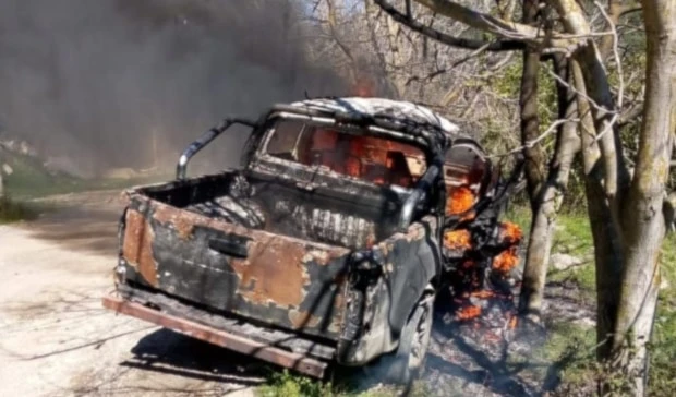 Dron de ejército sirio impacta en una camioneta del grupo Hay'at Tahrir al-Sham.