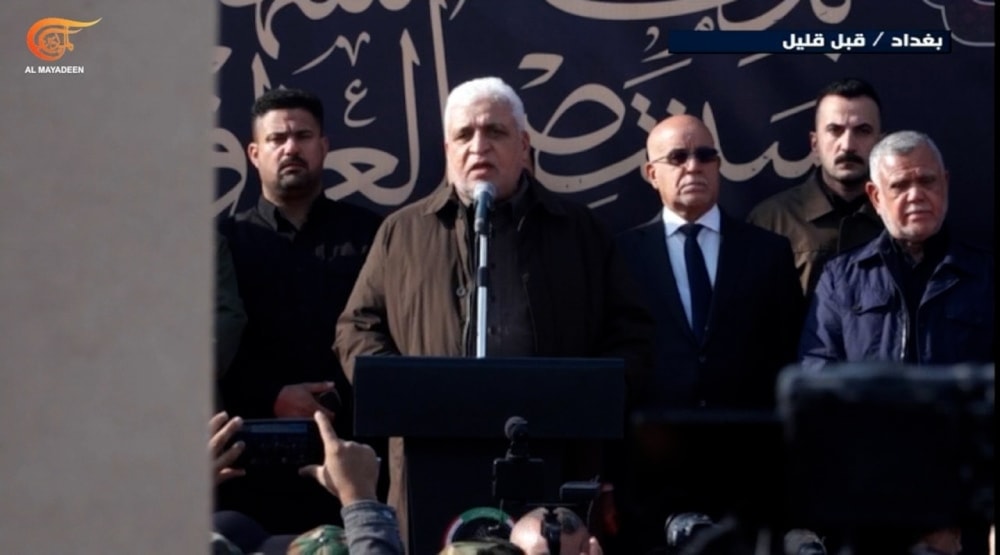 Al micrófono el jefe de las Fuerzas de Movilización Popular, Faleh al-Fayyad.