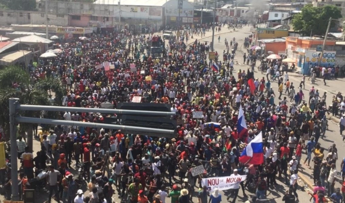 Haitianos exigen la dimisión del primer ministro Ariel Henry.
