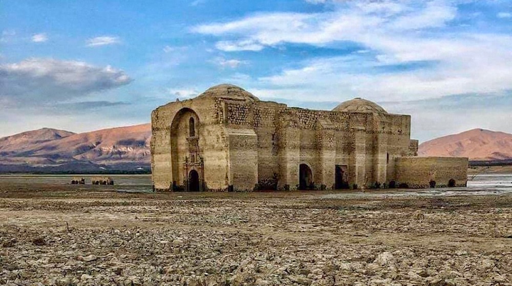 Iglesia del siglo XVI emerge de las aguas en México 