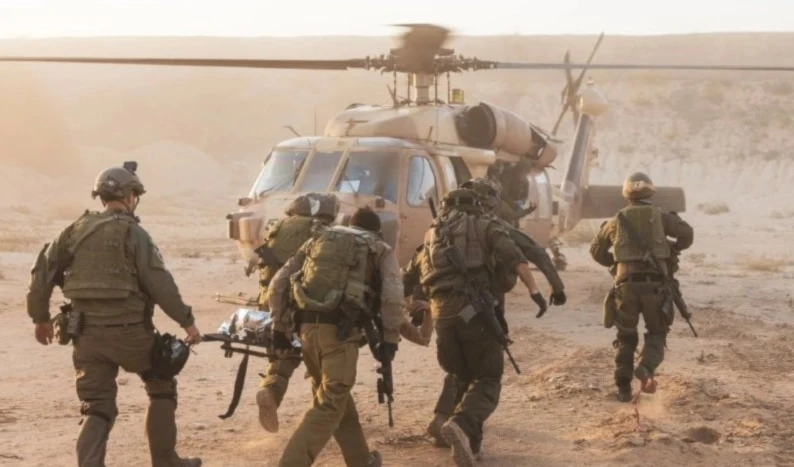 Evacuación de soldados israelíes en Gaza.