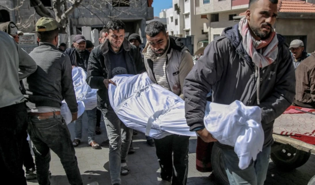 El número de víctimas de la masacre en la calle Rashid ascendió a 112 y son 700 los heridos.