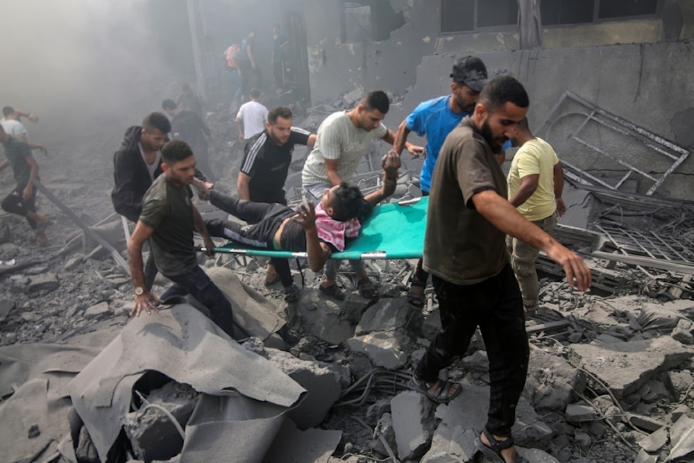 Mártires y heridos palestinos por bombardeo israelí en centro de Gaza.