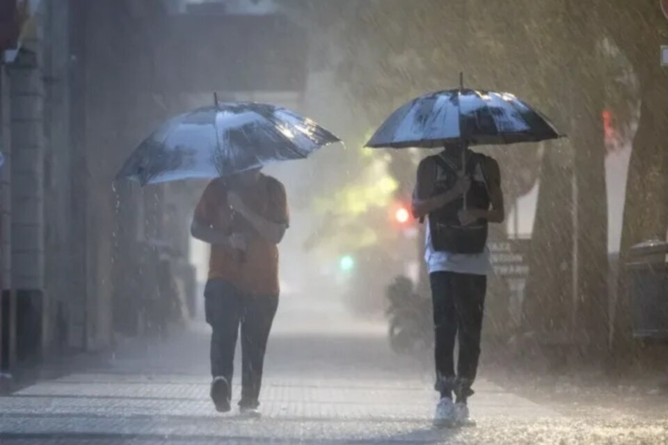 Un fuerte temporal deja lluvia y destrucción en Argentina 