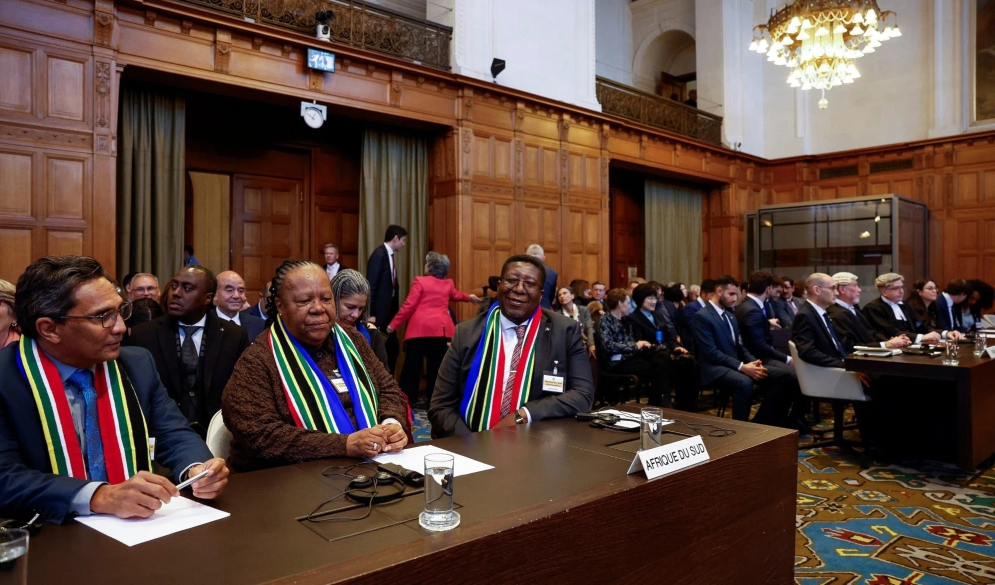 Sudáfrica presentó una solicitud urgente para definir medidas cautelares adicionales contra "Israel" por el delito de genocidio en Gaza. Sudáfrica presentó una solicitud urgente para definir medidas cautelares adicionales contra "Israel" por el delito de genocidio en Gaza.