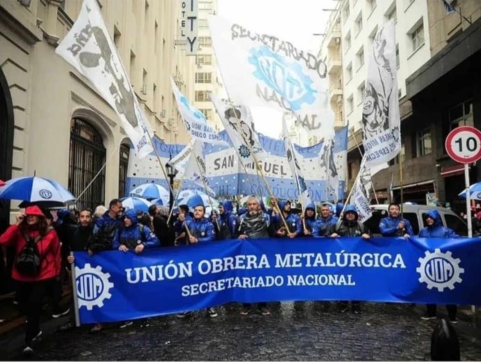 Los manifestantes exigen salarios dignos que permitan hacer frente al complejo escenario económico. 