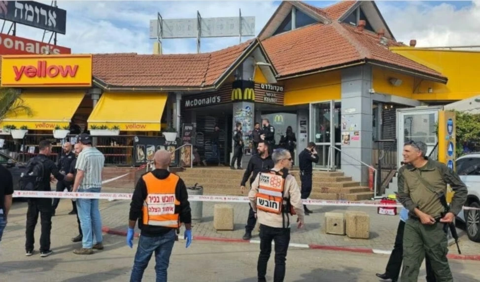 Oficial israelí resultó aniquilado en la localidad de Negev en una operación de apuñalamiento.