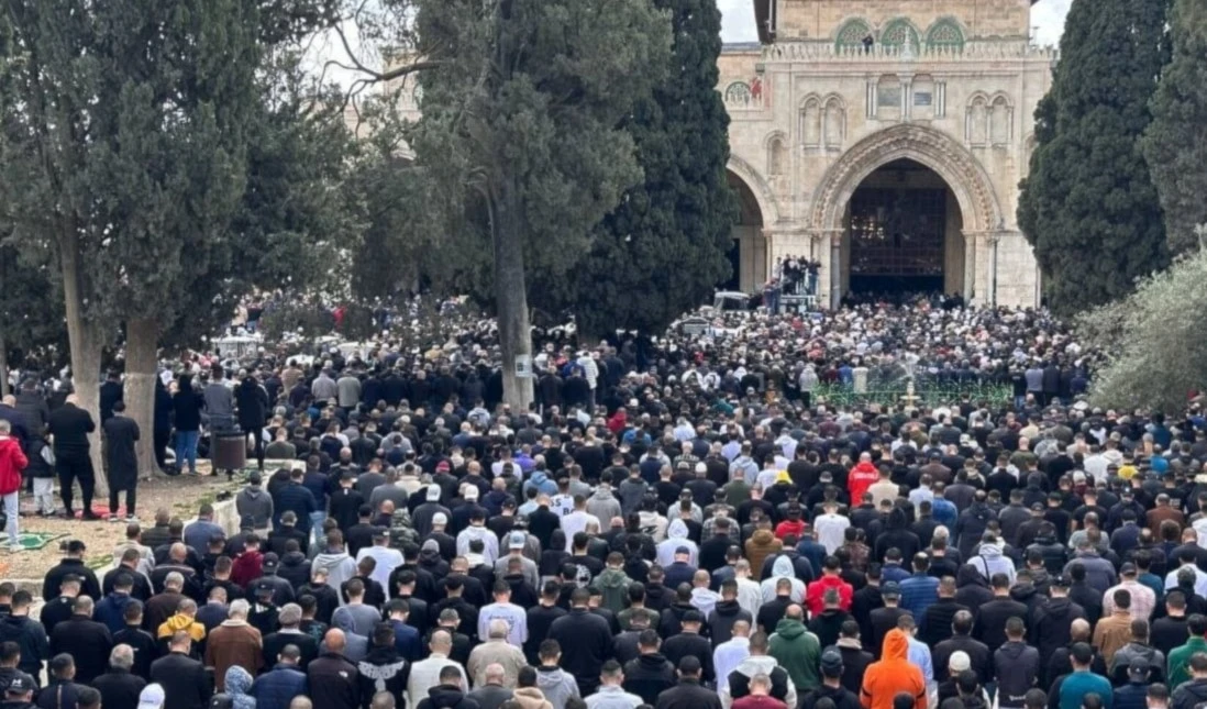 Primera oración del viernes por el mes de Ramadán en la mezquita de Al-Aqsa.