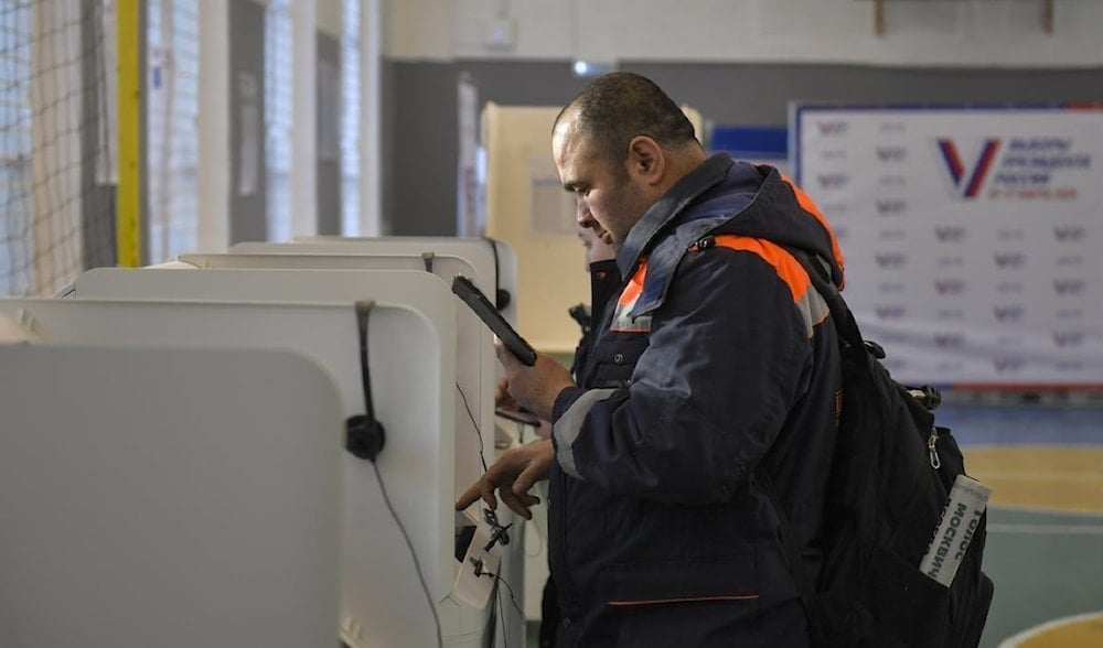 Rusia denunció un ataque informático a gran escala en todos sus servicios que pone en riesgo el voto electrónico.