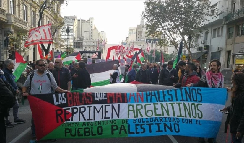 El pueblo argentino tomó varias veces las calles desde el 7 de octubre pasado para denunciar la masacre israelí contra el pueblo palestino. El pueblo argentino tomó varias veces las calles desde el 7 de octubre pasado para denunciar la masacre israelí contra el pueblo palestino.