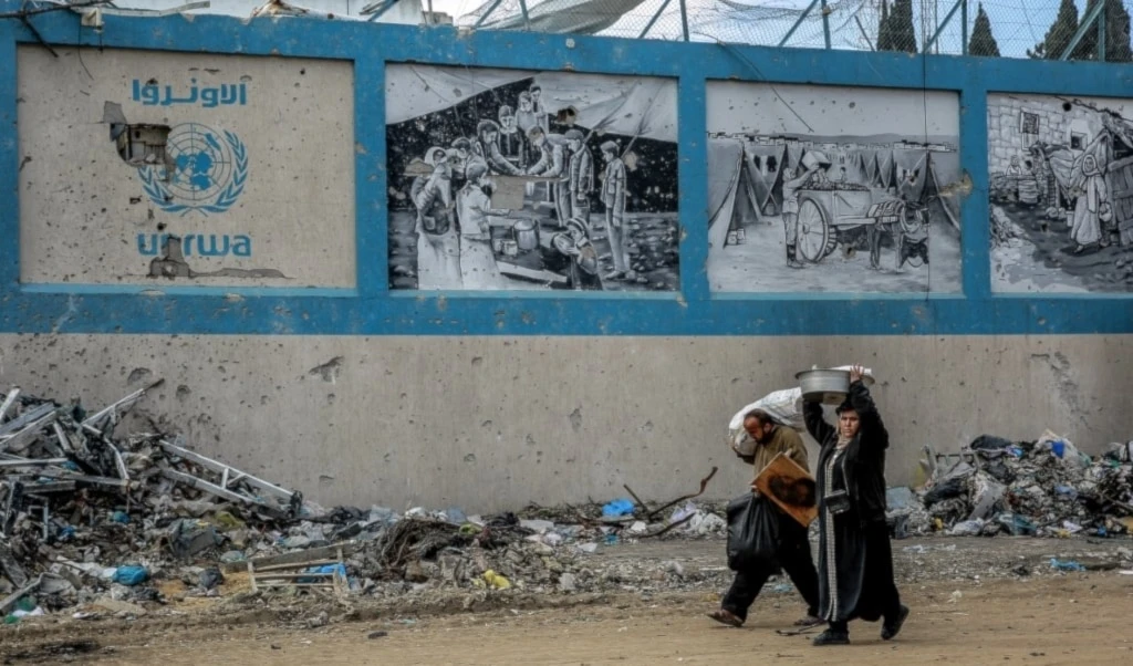 "Israel" bombardeó la sede de la UNRWA en la Franja de Gaza y expulsó a todos sus representantes.