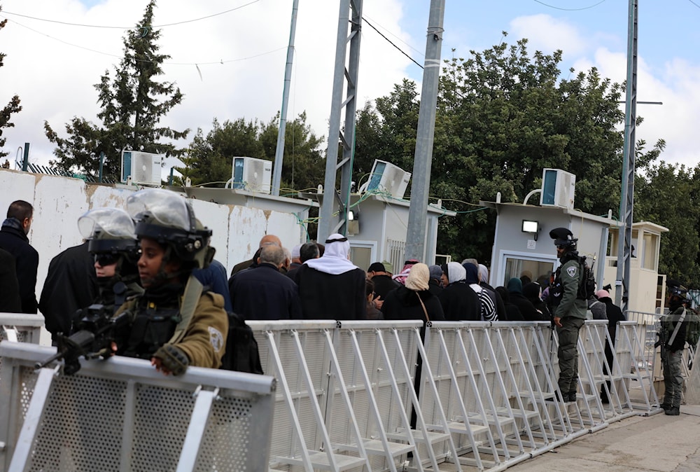 Extremas medidas de seguridad para acudir a los rezos del vierne en la Mezquita Al-Aqsa.