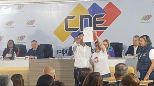 Representantes del nuevo movimiento político dieron su apoyo al candidato Maduro.